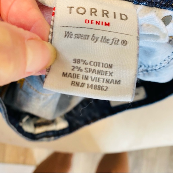 Torrid stretch girlfriend floral tiger high-waist jeans, sz 10 - Picture 13 of 15